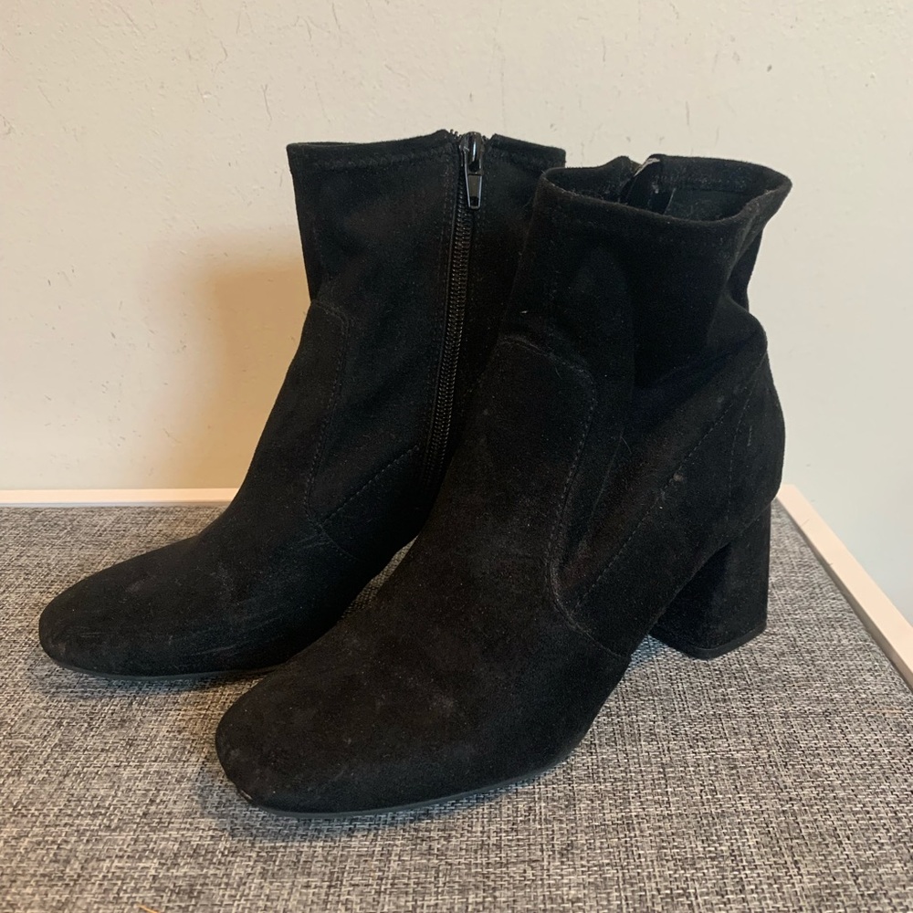Kelly & Katie Black velvet boots